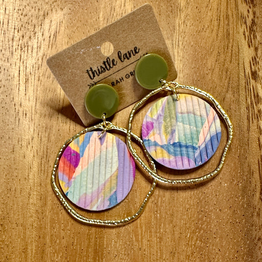 Gold Organic Circle Framed Multi Colored Ribbed Circle
