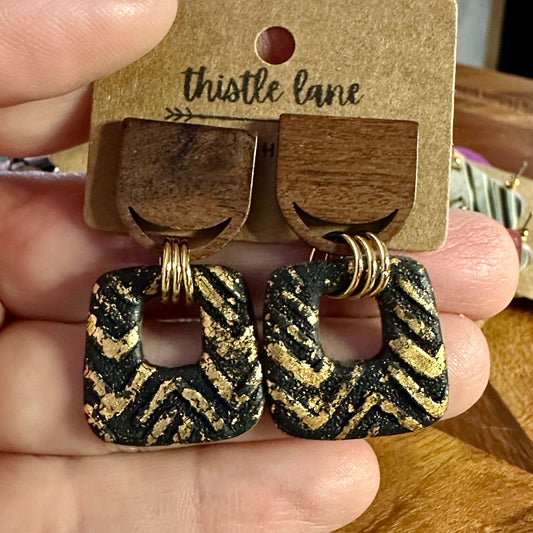 Black/Gold Square on Wood Stud