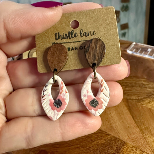 Small Floral drop on wood stud